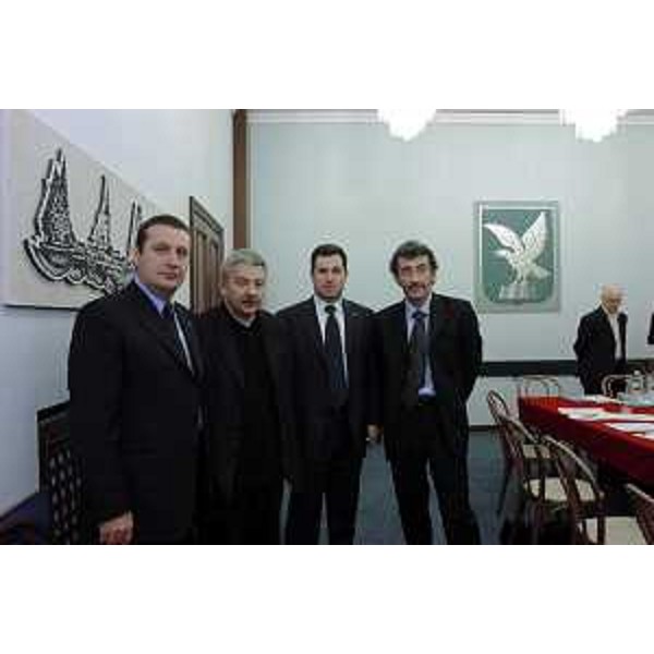 Enzo Marsilio (Assessore regionale alle risorse agricole, naturali, forestali e montagna), Duccio Campagnoli (Assessore regionale alle attività produttive), Franco Iacop (Assessore regionale per le relazioni internazionali, comunitarie e autonomie locali), Flavio Delbono (Vicepresidente della Regione Emilia Romagna). (Trieste, 04/10/04)
