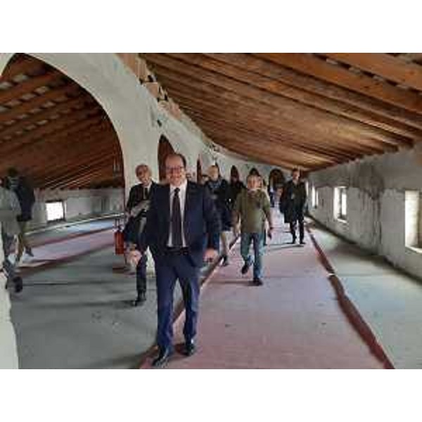 Il vice presidente con delega alla Cultura Mario Anzil durante il sopralluogo all'esedra di Levante di Villa Manin - Il vice presidente con delega alla Cultura Mario Anzil durante il sopralluogo all'esedra di Levante di Villa Manin
