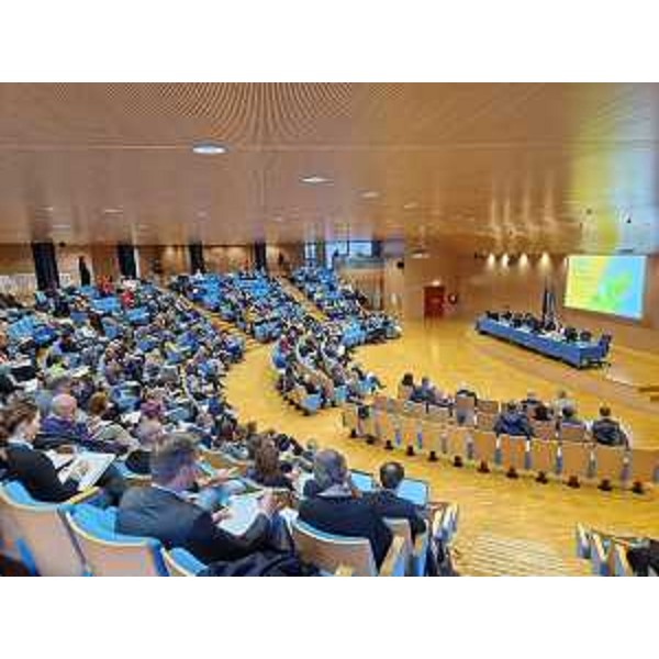 I partecipanti al convegno sulle Comunità energetiche nell'auditorium Comelli nella sede della Regione a Udine. - I partecipanti al convegno sulle Comunità energetiche nell'auditorium Comelli nella sede della Regione a Udine.