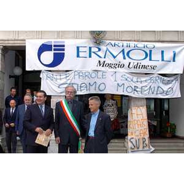 Enzo Marsilio (Assessore regionale alle risorse agricole, naturali, forestali e montagna), Riccardo Illy (Presidente della Regione Friuli Venezia Giulia). (Moggio Udinese, 02/10/04)