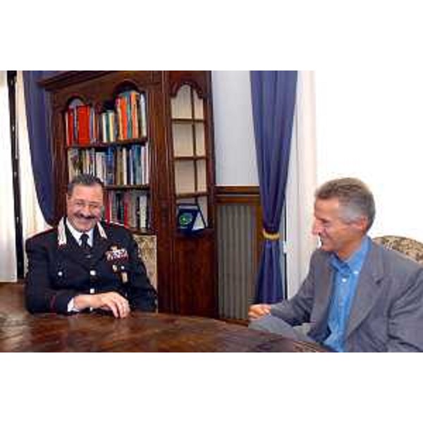 Enzo Fanelli (Nuovo comandante dei Carabinieri di Trieste), Riccardo Illy (Presidente della Regione Friuli Venezia Giulia). (Trieste, 29/09/04)