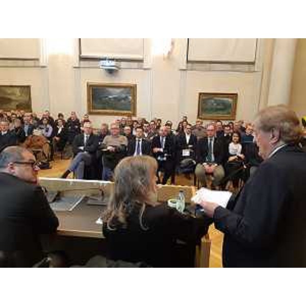 Sala Ajace, a Udine, con in prima fila il presidente Mauro Bordin e i consiglieri regionali Alessandro Basso, Markus Maurmair e Diego Moretti - Sala Ajace, a Udine, con in prima fila il presidente Mauro Bordin e i consiglieri regionali Alessandro Basso, Markus Maurmair e Diego Moretti