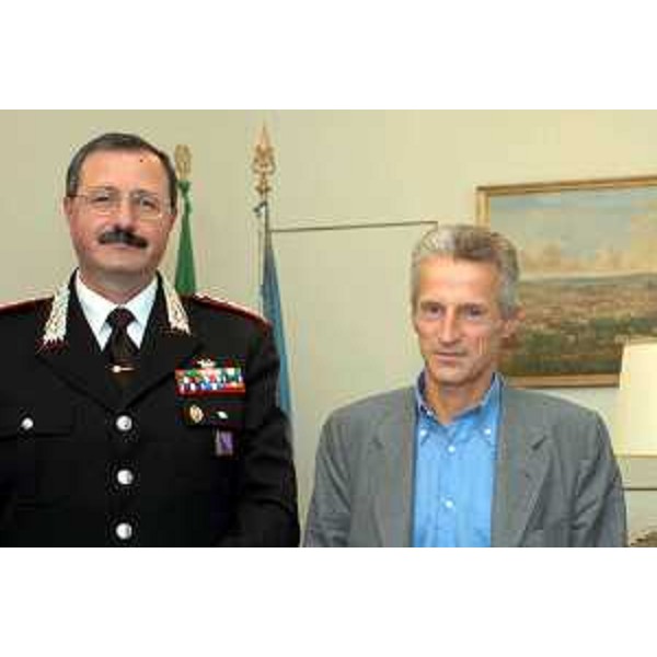 Enzo Fanelli (Nuovo comandante dei Carabinieri di Trieste), Riccardo Illy (Presidente della Regione Friuli Venezia Giulia). (Trieste, 29/09/04)