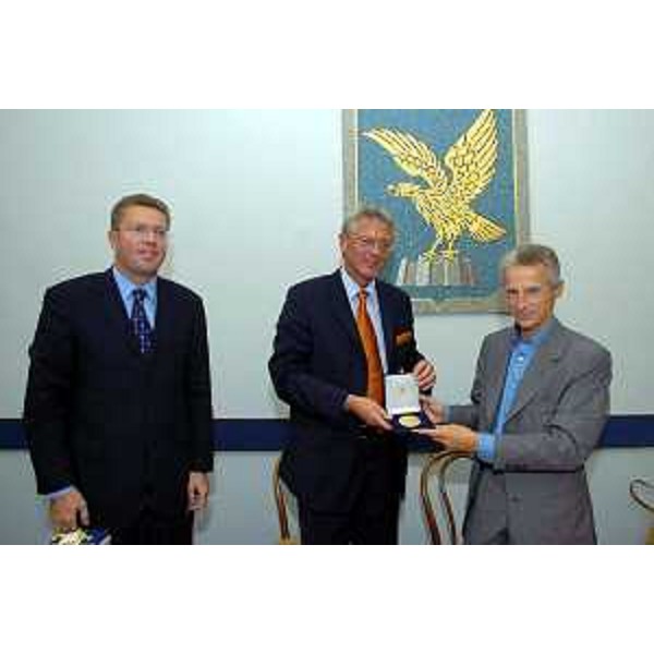 Eduard Mainoni (Sottosegretario ai Trasporti e Tecnologie), Riccardo Illy (Presidente della Regione Friuli Venezia Giulia), Herbert Scheibner (Capogruppo FPO - Freiheitliche Partei Oesterreichs). (Trieste, 29/09/04)