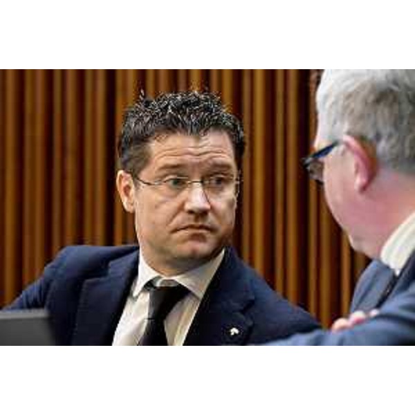 Markus Maurmair (FdI) mentre parla con il collega Alessandro Basso - Markus Maurmair (FdI) mentre parla con il collega Alessandro Basso