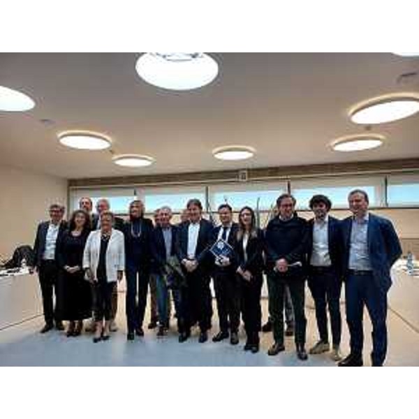 L'ufficio di presidenza allargato della II Commissione a Lignano con il presidente del Consiglio regionale, Mauro Bordin e i sindaci del Network G20s - L'ufficio di presidenza allargato della II Commissione a Lignano con il presidente del Consiglio regionale, Mauro Bordin e i sindaci del Network G20s