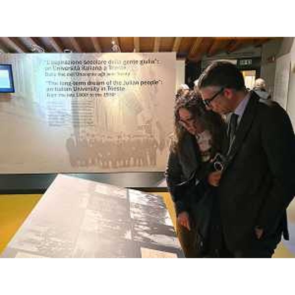 L'assessore regionale alle Autonomie locali Pierpaolo Roberti al Bastione Fiorito del castello di San Giusto a Trieste all'inaugurazione della mostra "1924-2024 Un secolo di storia dell'Università degli studi di Trieste. Immagini e documenti" - L'assessore regionale alle Autonomie locali Pierpaolo Roberti al Bastione Fiorito del castello di San Giusto a Trieste all'inaugurazione della mostra "1924-2024 Un secolo di storia dell'Università degli studi di Trieste. Immagini e documenti"