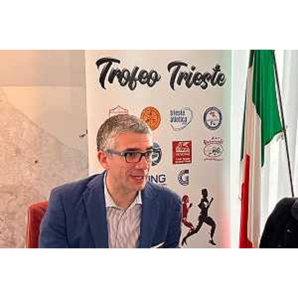 L'assessore regionale alle Autonomie locali Pierpaolo Roberti, in rappresentanza della Regione, durante la presentazione dell'edizione 2024 del Trofeo Trieste. - L'assessore regionale alle Autonomie locali Pierpaolo Roberti, in rappresentanza della Regione, durante la presentazione dell'edizione 2024 del Trofeo Trieste.