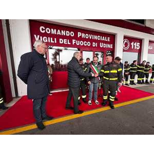 Riccardi consegna le chiavi dei mezzi ai sindaci - Riccardi consegna le chiavi dei mezzi ai sindaci 