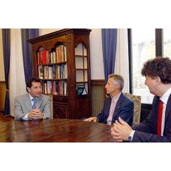 Giuseppe Padulano (Questore di Udine), Riccardo Illy (Presidente della Regione Friuli Venezia Giulia). (Trieste, 22/09/04)