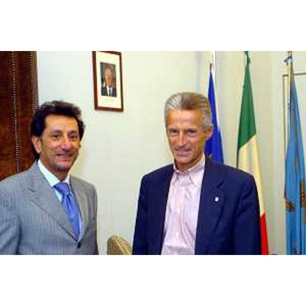 Giuseppe Padulano (Questore di Udine), Riccardo Illy (Presidente della Regione Friuli Venezia Giulia). (Trieste, 22/09/04)