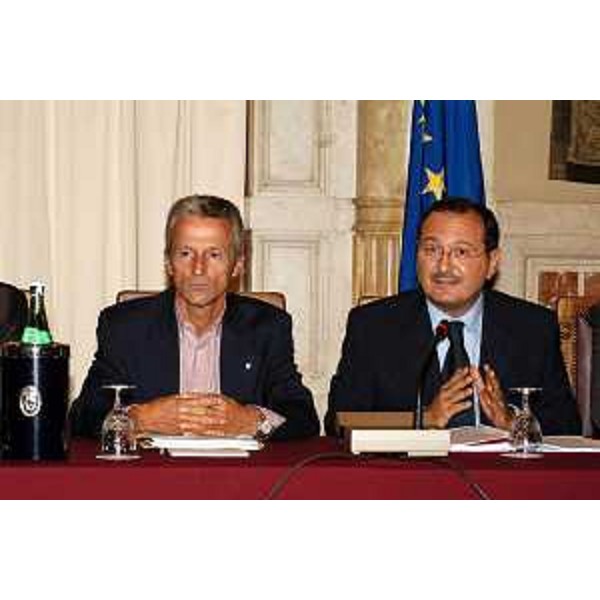 Riccardo Illy (Presidente della Regione Friuli Venezia Giulia) all'incontro congiunto tra presidenti Giunte Consigli Regioni e Province Autonome e parlamentari eletti in questi territori. (Roma, 22/09/04)