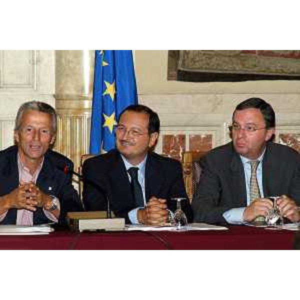 Riccardo Illy (Presidente della Regione Friuli Venezia Giulia), Alessandro Tesini (Presidente del Consiglio regionale) all'incontro congiunto tra presidenti Giunte Consigli Regioni e Province Autonome e parlamentari eletti in questi territori. (Roma, 22/09/04)