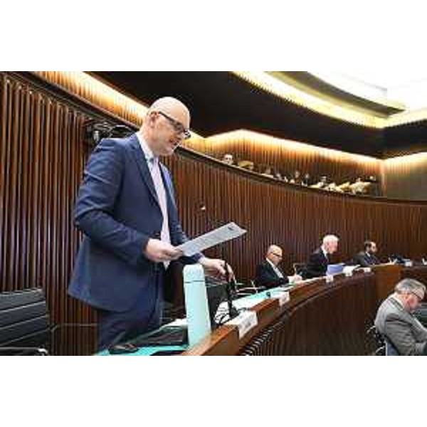 Marco Putto (Patto per l'autonomia-Civica Fvg) durante la lettura della relazione sul ddl 15 - Marco Putto (Patto per l'autonomia-Civica Fvg) durante la lettura della relazione sul ddl 15