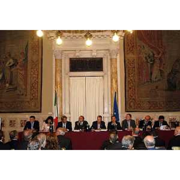 Riccardo Illy (Presidente della Regione Friuli Venezia Giulia), Alessandro Tesini (Presidente del Consiglio regionale) all'incontro congiunto tra presidenti Giunte Consigli Regioni e Province Autonome e parlamentari eletti in questi territori. (Roma, 22/09/04)