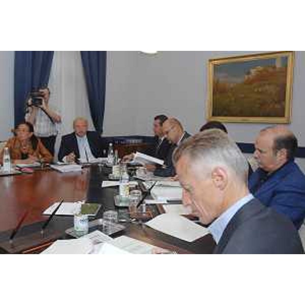 Riccardo Illy (Presidente Regione Friuli Venezia Giulia) e Gianfranco Moretton (Vicepresidente e Assessore regionale all'ambiente, lavori pubblici e protezione civile) ritratti durante la seduta della Giunta Regionale del 31/08/06. (Udine 31/08/06) 
