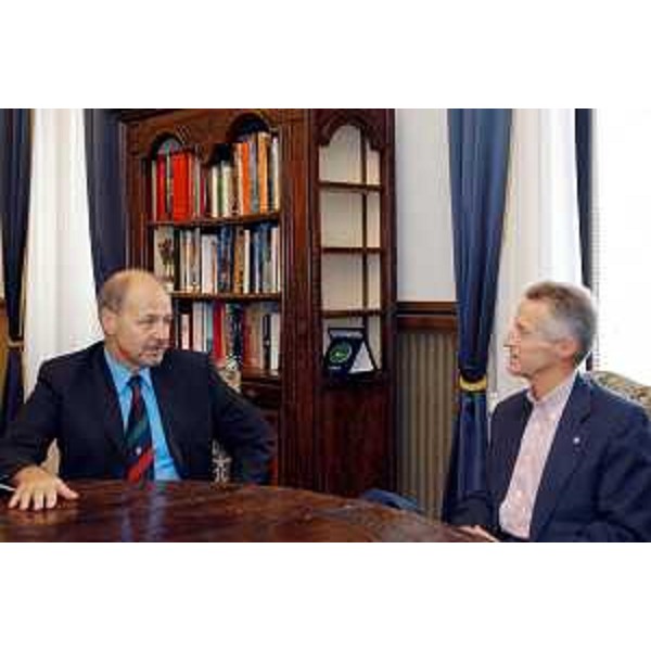 Riccardo Illy (Presidente della Regione Friuli Venezia Giulia) incontra Arrigo De Pauli (Presidente del Tribunale di Trieste). (Trieste, 16/09/04)