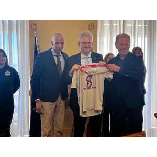 Alla sinistra del rettore Di Lenarda (in centro) l'assessore regionale Fabio Scoccimarro - Alla sinistra del rettore Di Lenarda (in centro) l'assessore regionale Fabio Scoccimarro