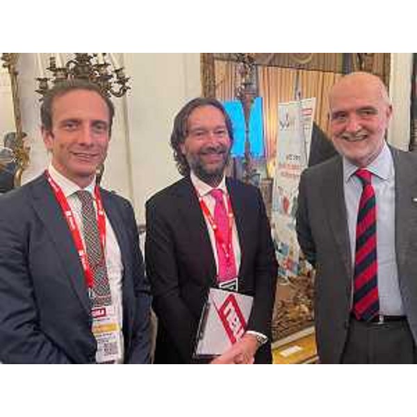 Il governatore della Regione Massimiliano Fedriga con il presidente di Smau Pierantonio Macola e l'ambasciatore italiano a Londra Inigo Lambertini - Il governatore della Regione Massimiliano Fedriga con il presidente di Smau Pierantonio Macola e l'ambasciatore italiano a Londra Inigo Lambertini