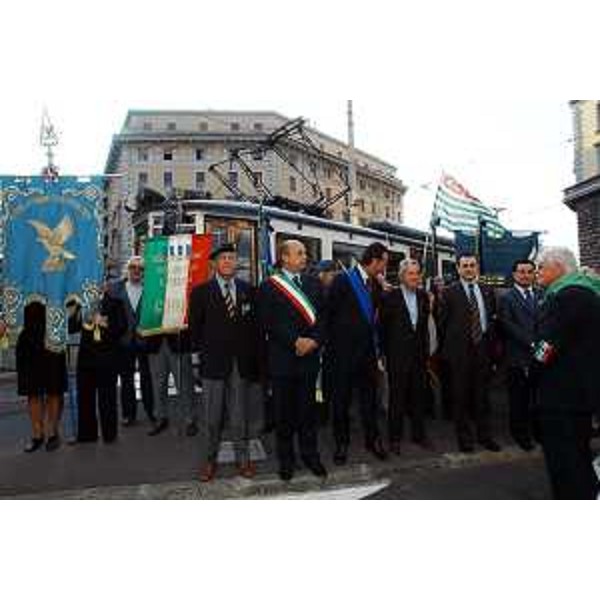 Roberto Dipiazza (Sindaco di Trieste), Riccardo Illy (Presidente della Regione Friuli Venezia Giulia) alla cerimonia di scopertura della targa dedicata a Don Marzari. (Trieste, 09/09/04)