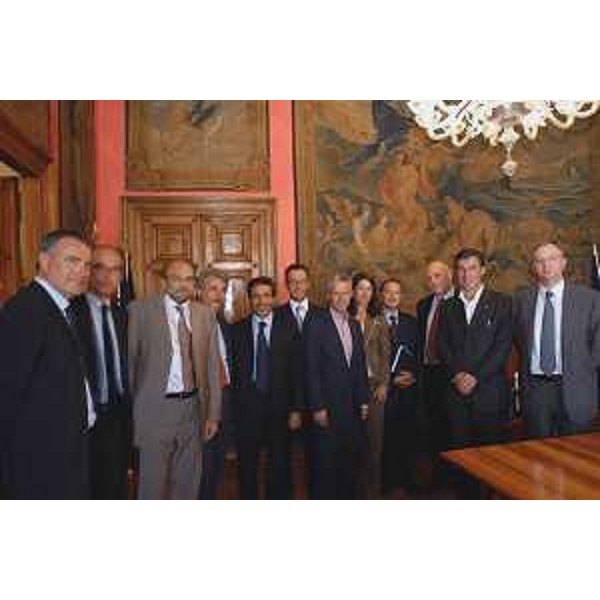 Riccardo Illy (Presidente della Regione Friuli Venezia Giulia), Alessandro Tesini (Presidete del consiglio regionale) con i presidenti delle regioni e province autonomie. (Roma, 07/09/04)