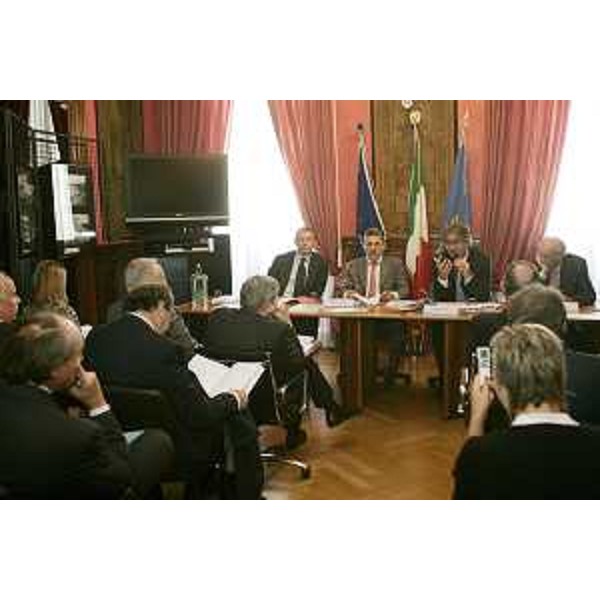 Adolfo Urso (Sottosegretario Sviluppob economico), Alessandro Colautti (Consigliere regionale), Renzo Tondo (Presidente Friuli Venezia Giulia) ed Ettore Romoli (Sindaco Gorizia) alla conferenza stampa di presentazione della Conferenza “International Desk Italy-South Est Europe”, a Roma. (Roma 08/10/08) 