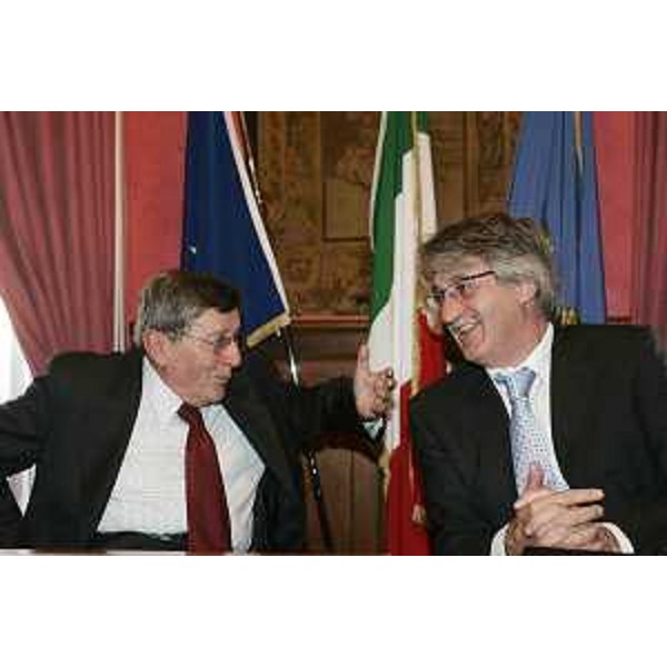 Vincenzo Scotti (Sottosegretario Esteri) e Renzo Tondo (Presidente Friuli Venezia Giulia) alla conferenza stampa di presentazione della Conferenza “International Desk Italy-South Est Europe”, a Roma. (Roma 08/10/08) 