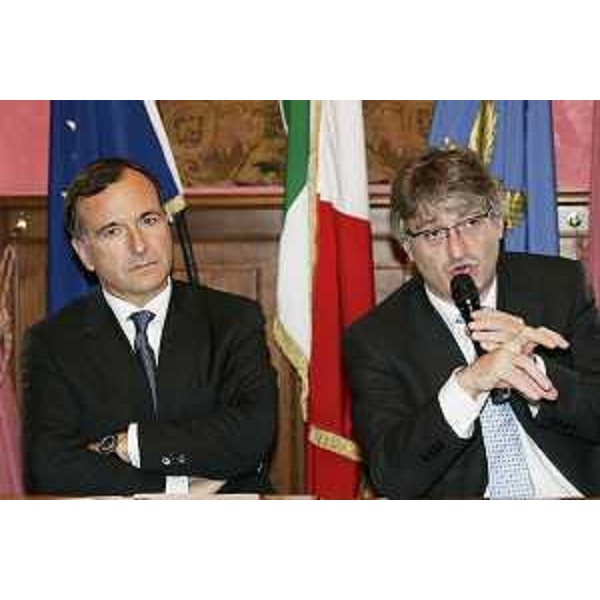 Franco Frattini (Ministro Affari esteri) e Renzo Tondo (Presidente Friuli Venezia Giulia) alla conferenza stampa di presentazione della Conferenza “International Desk Italy-South Est Europe”, a Roma. (Roma 08/10/08) 