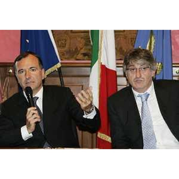 Franco Frattini (Ministro Affari esteri) e Renzo Tondo (Presidente Friuli Venezia Giulia) alla conferenza stampa di presentazione della Conferenza “International Desk Italy-South Est Europe”, a Roma. (Roma 08/10/08) 