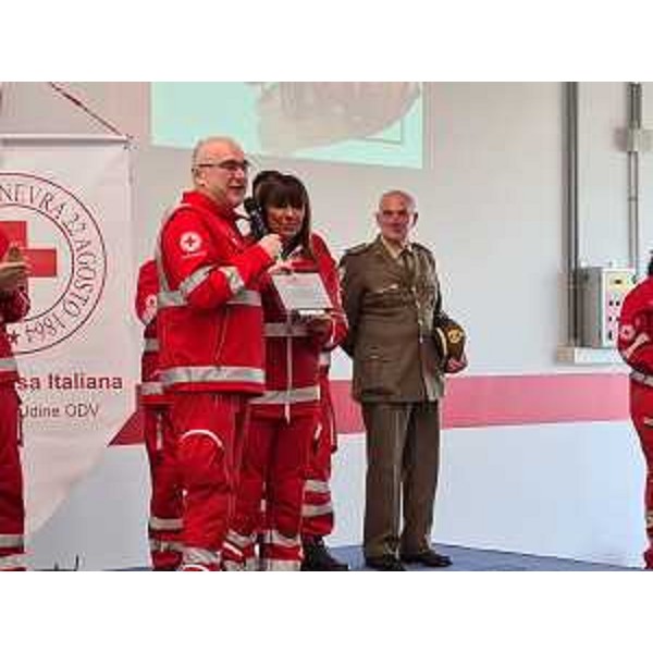 Il presidente nazionale della Croce Rossa Italiana, Rosario Valastro, con la presidente del Comitato Udine Cristina Ceruti - Il presidente nazionale della Croce Rossa Italiana, Rosario Valastro, con la presidente del Comitato Udine Cristina Ceruti