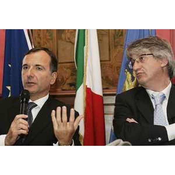 Franco Frattini (Ministro Affari esteri) e Renzo Tondo (Presidente Friuli Venezia Giulia) alla conferenza stampa di presentazione della Conferenza “International Desk Italy-South Est Europe”, a Roma. (Roma 08/10/08) 
