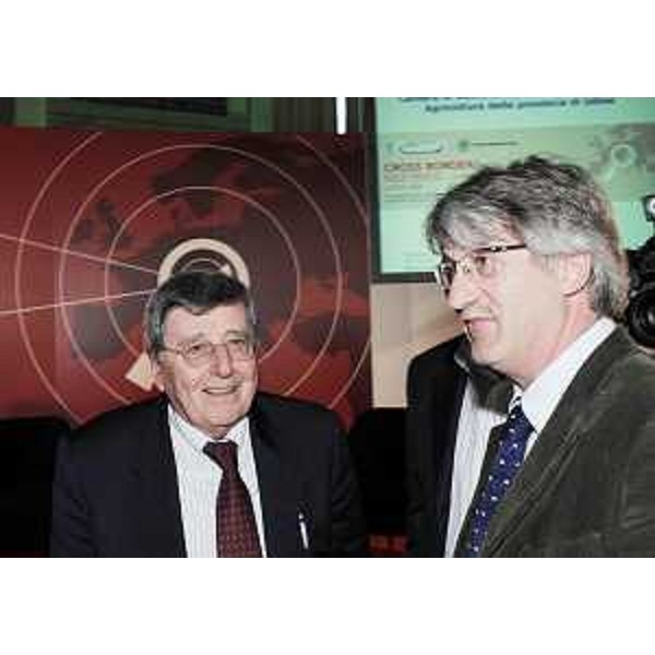 Vincenzo Scotti (Sottosegretario Affari esteri) e Renzo Tondo (Presidente Friuli Venezia Giulia) alla prima sessione plenaria dei Cross Border Meetings, a Udine. (Udine 09/10/08)