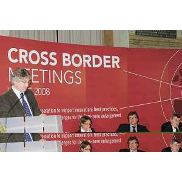 Renzo Tondo (Presidente Friuli Venezia Giulia) alla prima sessione plenaria dei Cross Border Meetings, a Udine. (Udine 09/10/08)