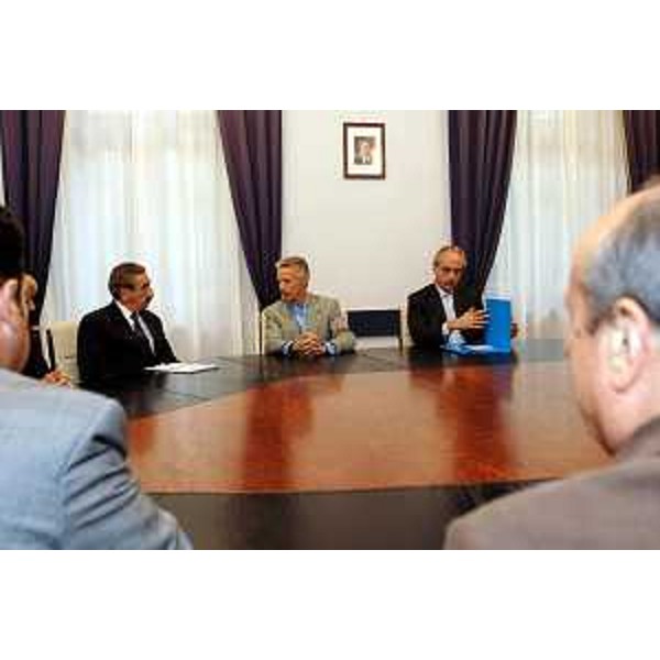 Riccardo Illy (Presidente della Regione Friuli Venezia Giulia), Bartolomeo Manna (Presidente della Corte dei Conti), Gianni Pecol Cominotto (Assessore regionale all'organizzazione, personale e sistemi informativi), Franco Iacop (Assessore regionale per le relazioni internazionali, comunitarie e autonomie locali). (Trieste, 31/08/04)
