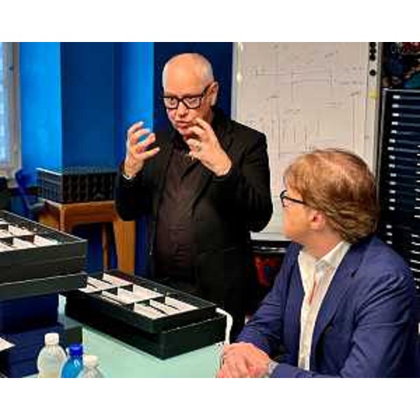 L'assessore regionale Sergio Emidio Bini (a destra nella foto) in visita all'Area98 - L'assessore regionale Sergio Emidio Bini (a destra nella foto) in visita all'Area98