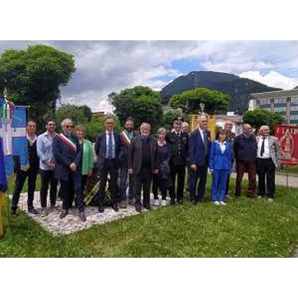 Un momento della cerimonia di commemorazione per i caduti sul lavoro. - Un momento della cerimonia di commemorazione per i caduti sul lavoro.