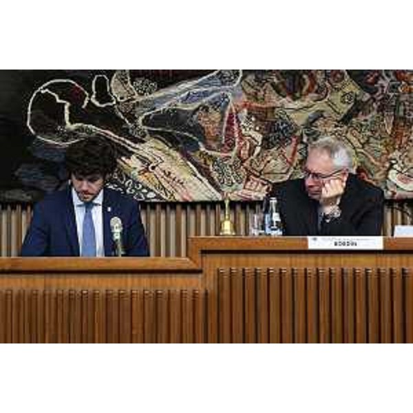 Il presidente del Consiglio regionale, Mauro Bordin, e il consigliere regionale Simone Polesello (Fedriga presidente) nel corso dell'appello - Il presidente del Consiglio regionale, Mauro Bordin, e il consigliere regionale Simone Polesello (Fedriga presidente) nel corso dell'appello