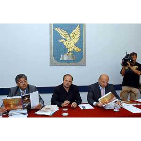 Roberto Antonaz (Assessore regionale all'istruzione, cultura, sport e pace), Gianfranco Moretton (Assessore regionale all'ambiente, lavori pubblici e protezione civile), Enrico Bertossi (Assessore regionale alle attività produtive). (Trieste, 05/08/04)