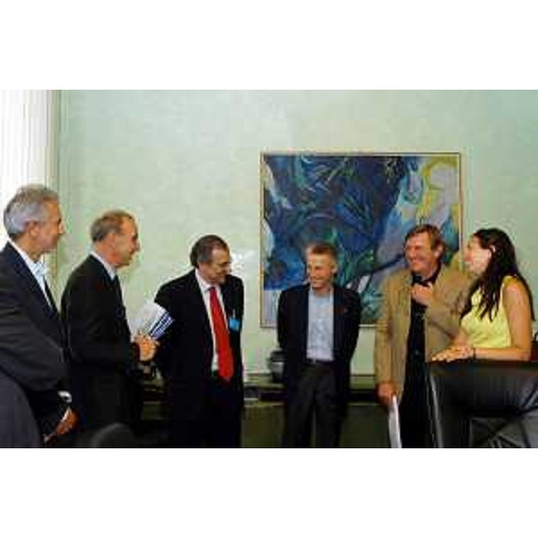Riccardo Illy (Presidente della Regione Friuli Venezia Giulia), Michela Del Piero (Assessore regionale alla programmazione e controllo, alle risorse economiche e finanziarie, al patrimonio e servizi generali e alle pari opportunità), Gianfranco Pizzolito (Sindaco di Monfalcone), Giorgio Brandolin (Presidente della Provincia di Gorizia), Jesus Olmos Clavijo (Amministratore delegato di Endesa Italia). (Trieste, 29/07/04) 