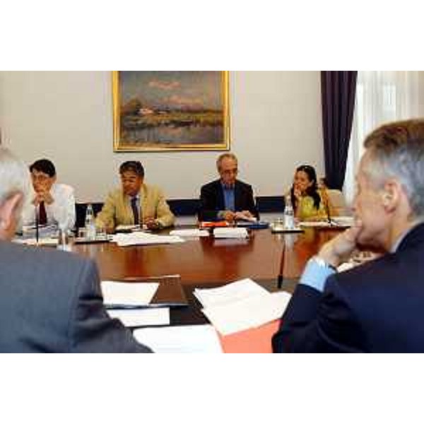 Lodovico Sonego (Assessore regionale alla pianificazione territoriale, energia, mobilità e infrastrutture di trasporto), Roberto Antonaz (Assessore regionale all'istruzione, cultura, sport e pace), Gianni Pecol cominotto (Assessore regionale all'organizzazione, personale e sistemi informativi), Michela Del Piero (Assessore regionale alla programmazione e controllo, alle risorse economiche e finanziarie, al patrimonio e servizi generali e alle pari opportunità). (Trieste, 29/07/04)