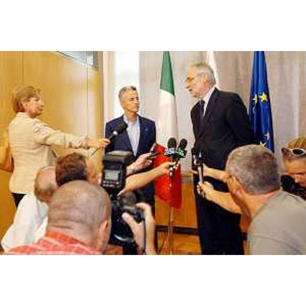 Riccardo Illy (Presidente della Regione Friuli Venezia Giulia) incontra Ivo Vajgl (Ministro degli Esteri sloveno). (Lubiana, 28/07/04)
