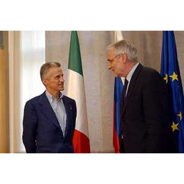 Riccardo Illy (Presidente della Regione Friuli Venezia Giulia) incontra Ivo Vajgl (Ministro degli Esteri sloveno). (Lubiana, 28/07/04)