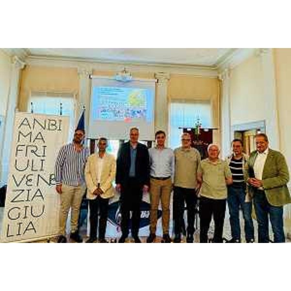 Il presidente del Cr Fvg, Mauro Bordin (terzo da sx), all'incontro annuale dei vertici dell'Associazione bande italiane musicali autonome (Anbima), a Palmanova - Il presidente del Cr Fvg, Mauro Bordin (terzo da sx), all'incontro annuale dei vertici dell'Associazione bande italiane musicali autonome (Anbima), a Palmanova