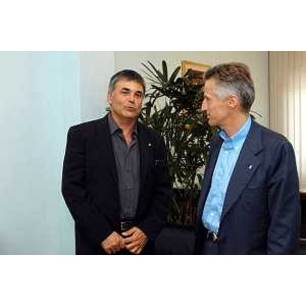 Riccardo Illy (Presidente della Regione Friuli Venezia Giulia) incontra Claudio Filippuzzi (Presidente Regionale uscente della Coldiretti). (Trieste, 27/07/04)