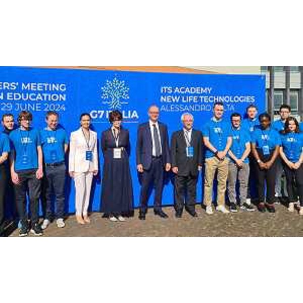 La visita del ministro del ministro dellIstruzione e del Merito, Giuseppe Valditara, e delle delegazioni partecipanti al G7 Istruzione allIts Academy per le nuove tecnologie della vita - La visita del ministro del ministro dellIstruzione e del Merito, Giuseppe Valditara, e delle delegazioni partecipanti al G7 Istruzione allIts Academy per le nuove tecnologie della vita