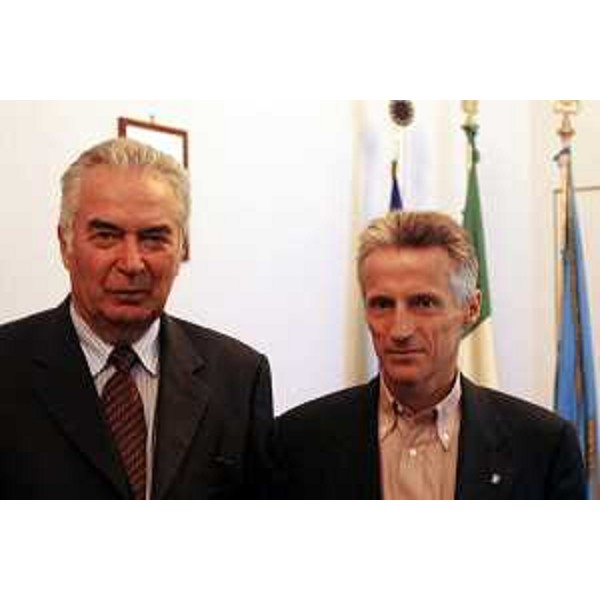 Riccardo Illy (Presidente della Regione Friuli Venezia Giulia) incontra Joze Susmelj (nuovo console di Slovenia a Trieste). (Trieste, 26/07/04)