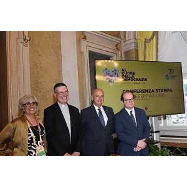 Il vicegovernatore Anzil (a destra) alla presentazione della 50esima Settimana sociale dei Cattolici a Trieste - Il vicegovernatore Anzil (a destra) alla presentazione della 50esima Settimana sociale dei Cattolici a Trieste