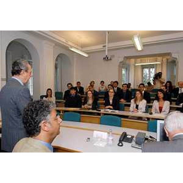 Roberto Antonaz (Assessore regionale all'istruzione, cultura, sport e pace) all'inaugurazione del corso di formazione imprenditoriale "Origini", promosso dalla Mib School of management. (Trieste, 26/07/04)