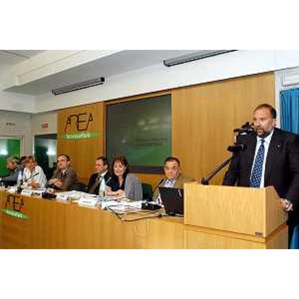 Roberto Cosolini (Assessore regionale al lavoro, formazione, università e ricerca) al convegno dell'dell'Area Science Park di Trieste. (Trieste, 21/07/04)