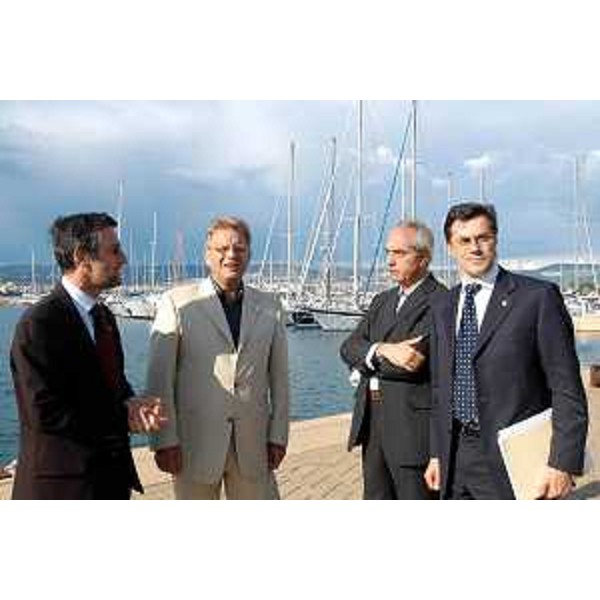 Ezio Beltrame (Assessore regionale alla salute e protezione sociale), Gianni Pecol Cominotto (Assessore regionale all'organizzazione, personale e sistemi informativi), Peter Ambrozy (Assessore regionale alla Sanità della Carinzia), Franco Toniolo (Segretario regionale al settore socio sanitario Regione Veneto). (Trieste, 14/07/04)